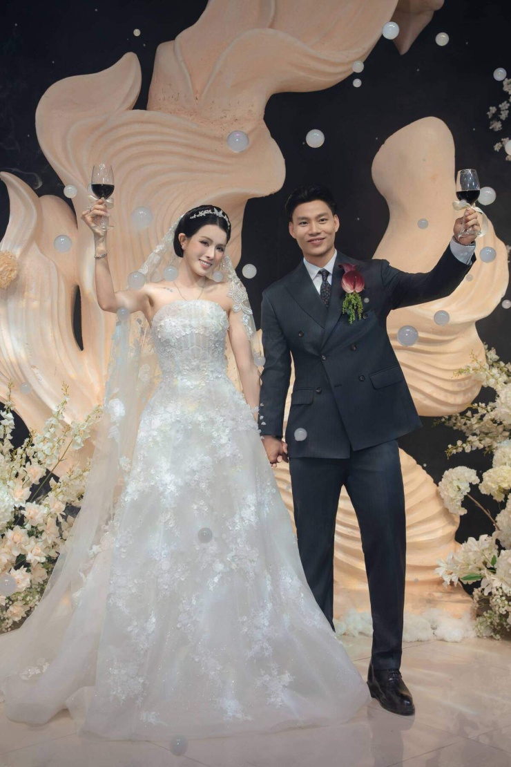3 bộ suit cưới phong cách quý ông của Văn Thanh - 6