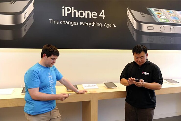 Mẫu iPhone kế nhiệm iPhone 4 chỉ được bán ra vào tháng 10/2011.