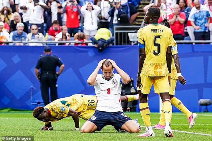 Harry Kane bất lực trước Ghana hôm 24/6.