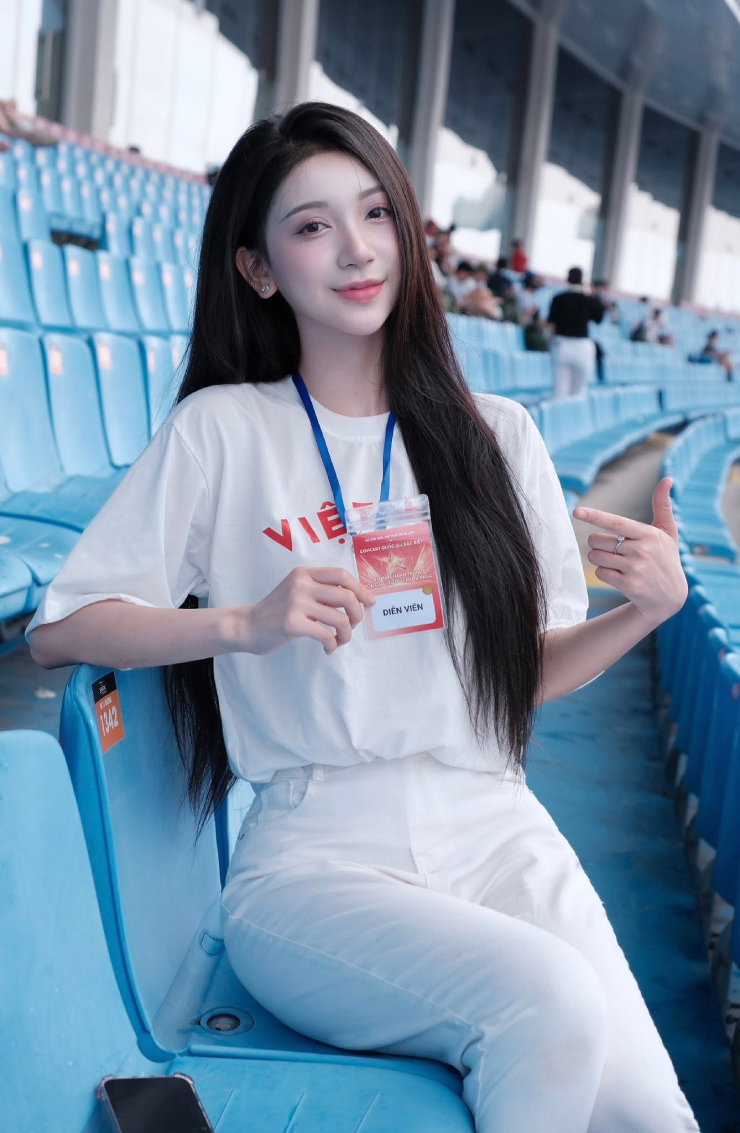 Nàng thơ xứ Mường "đẹp như Tây", vóc dáng săn chắc nhờ gym ở Nóng cùng World Cup - 10