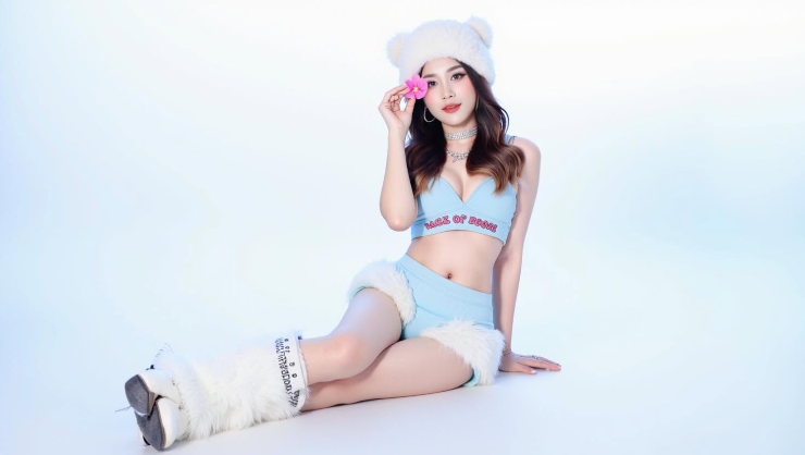 Nữ DJ xinh như hoa, khoe vũ điệu hoang dã cổ vũ Ghana lập chiến công ở World Cup - 9