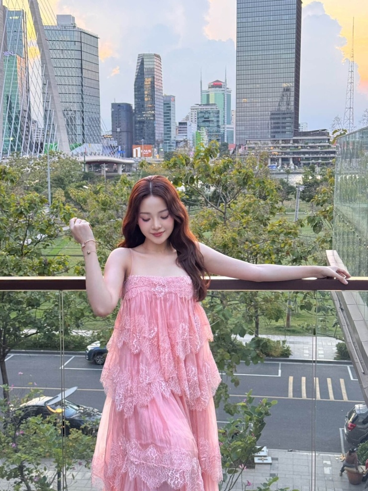 Ảnh sao 27/6: Vợ cũ phụ Đan Trường trông nom quán cà phê - 9