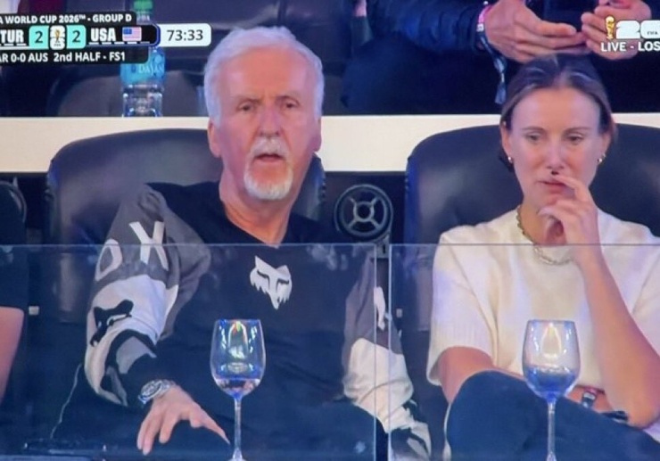 Đạo diễn của loạt phim Avatar và Titanic - James Cameron theo dõi một trận đấu tại World Cup 2026.