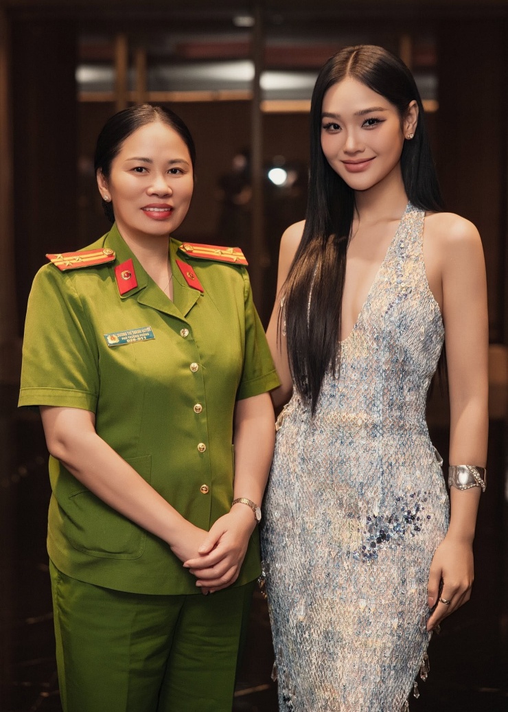 Nữ công an chìm vừa lộ diện trong phim cảnh sát hình sự VTV ngoài đời gợi cảm - 3