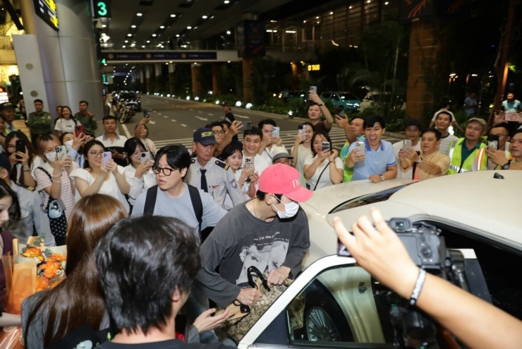 Ji Chang Wook có mặt tại Đà Nẵng, hàng trăm fan chờ đón ở sân bay - 4