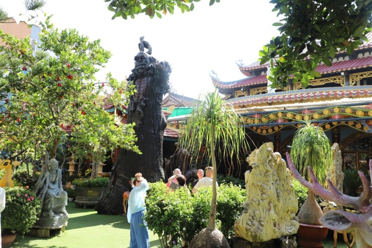 Tượng Bồ Đề Đạt Ma bằng gỗ lớn nhất Việt Nam.