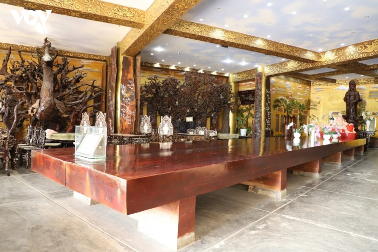 Bộ phản bằng gỗ sao lớn nhất Việt Nam (dài 15 m).