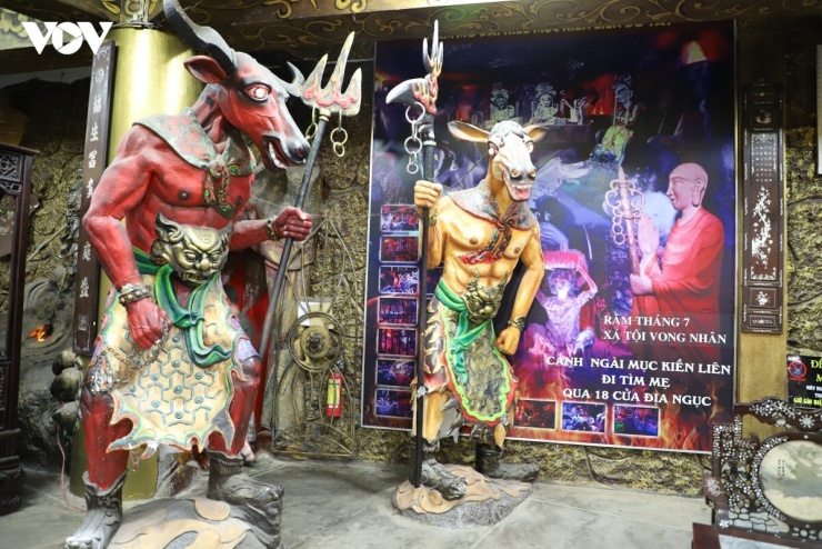 Khu vực tham quan 18 tầng địa ngục tại chùa có chiều dài khoảng 300 m, tái hiện các quan niệm về nhân quả, nghiệp báo trong Phật giáo. Thông qua không gian này, nhà chùa truyền tải những bài học về đạo hiếu, luật nhân quả và lối sống hướng thiện, góp phần giáo dục con người sống nhân ái, thiện lành hơn.