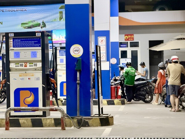 Bộ Công Thương phối hợp với Bộ Tài chính thực hiện việc điều hành giá xăng E10RON95-III.