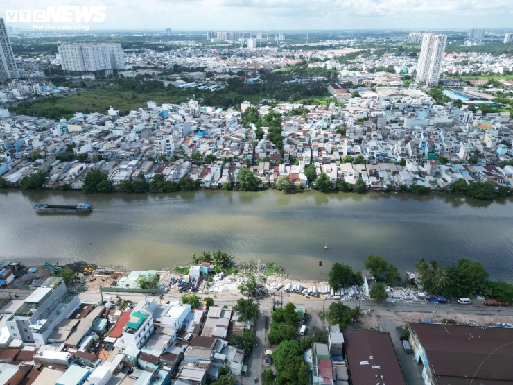 Tại khu vực nút giao Cây Sung - Hoài Thanh, sát kênh Đôi, dự án sẽ xây dựng một cầu nhánh kết nối với đường Hoài Thanh nhằm tăng khả năng lưu thông cho khu vực.