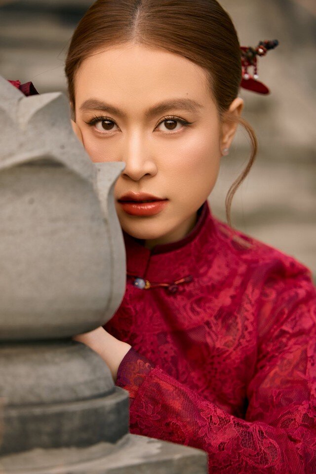 Hoàng Thùy Linh gây chú ý ở tuổi 39 - 7