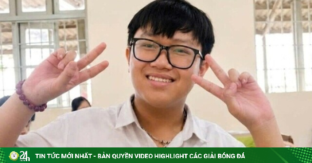 Thủ khoa trường chuyên giành 2 điểm 10 Toán
