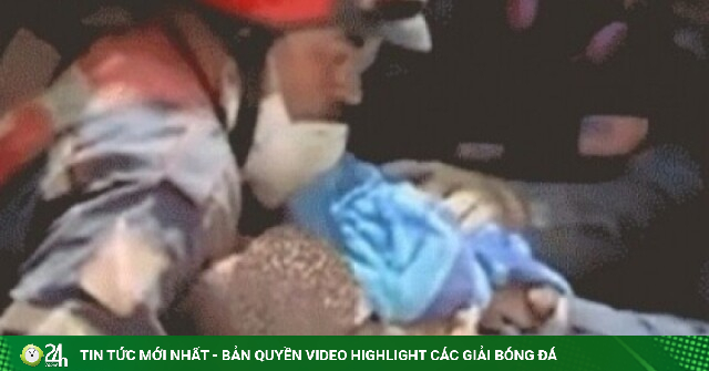 Đội cứu hộ Mỹ giải cứu thành công em bé mắc kẹt dưới đống đổ nát tại Venezuela