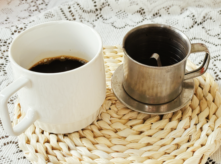 Cà phê chứa caffeine giúp tăng tỉnh táo. Ảnh: Bảo Bảo