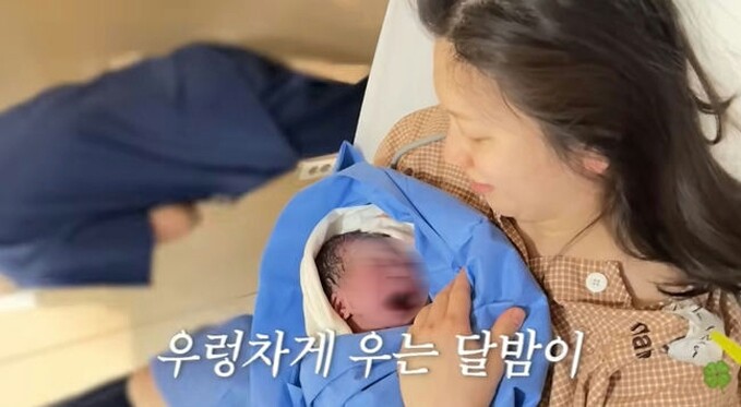 Kim Jin-kyung sinh con chồng cùng đội tuyển Hàn Quốc thi đấu tại World Cup. Ảnh chụp màn hình