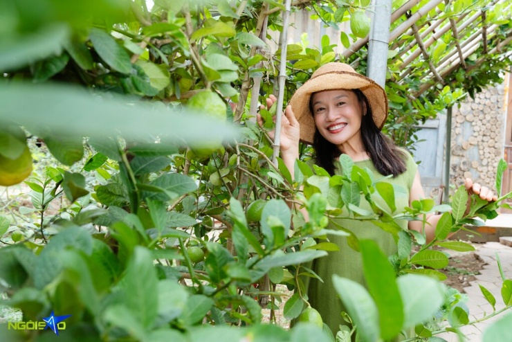 Những góc 'sống ảo' trong khu vườn 4.000 m2 của Tú Oanh - 2