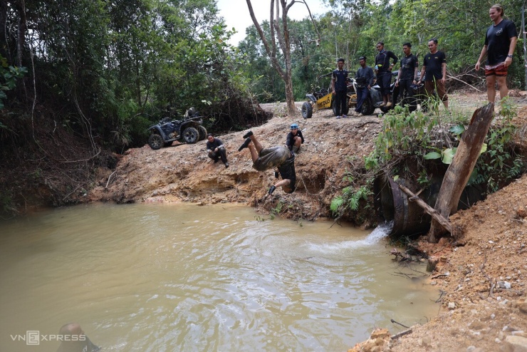 Lái xe băng rừng ở Malaysia - 15
