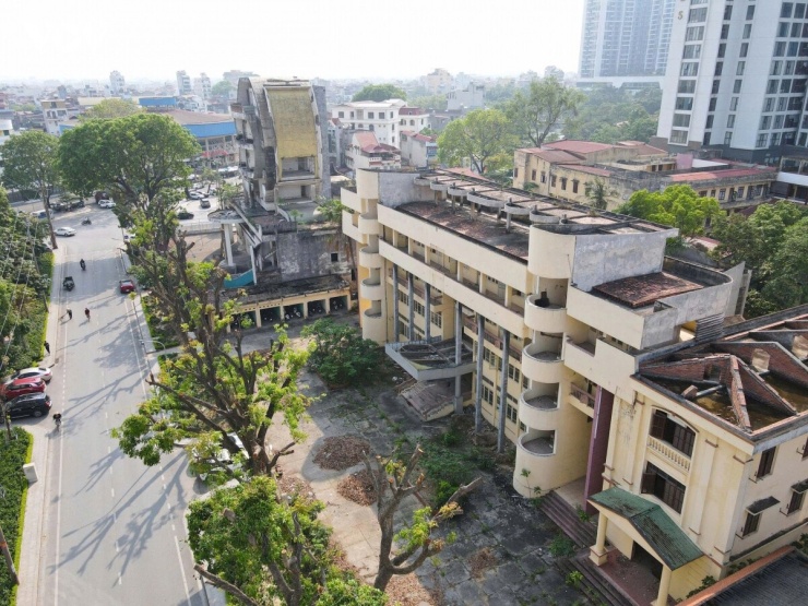 Cũng theo đại diện UBND phường Bắc Giang, toàn bộ quỹ đất của các trụ sở cũ có diện tích khoảng 0,88 ha. Theo quy hoạch, khu vực này được định hướng là đất hỗn hợp, kết hợp giữa nhà ở và dịch vụ thương mại, phù hợp phát triển các tòa nhà cao tầng, căn hộ chung cư và các công trình kinh doanh.