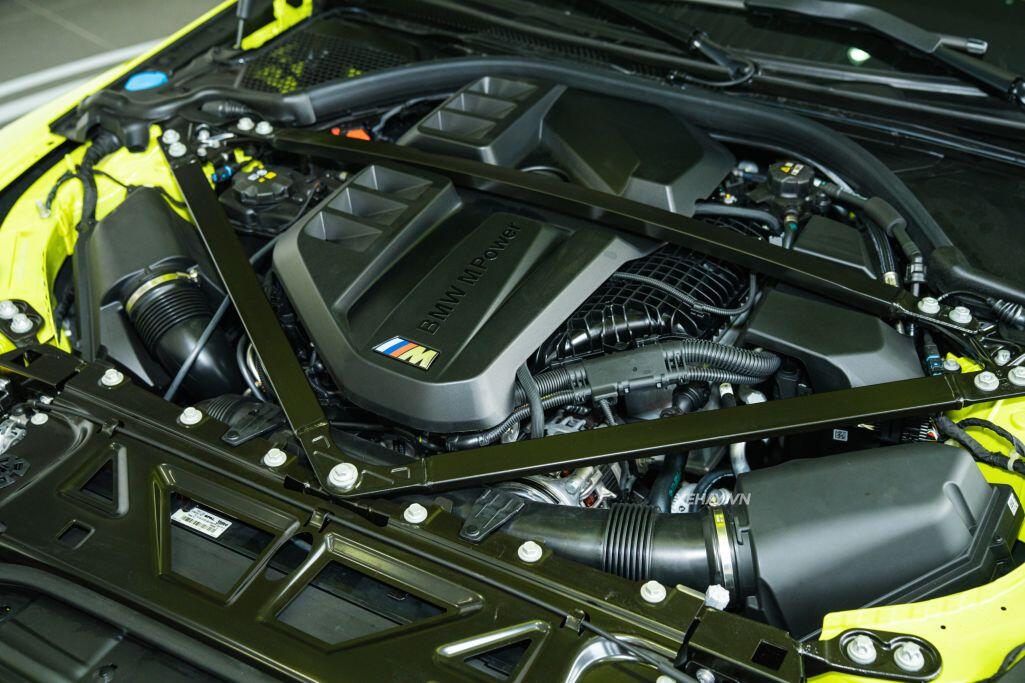 BMW M4 Competition đến từ động cơ I6, dung tích 3.0L tăng áp kép, cho công suất 523 mã lực.