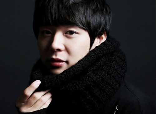 Khi chuyển tới định cư tại Mỹ, gia đình Yoochun &#40;JYJ&#41; phải đối mặt với hoàn cảnh sống quá vất vả khiến cha mẹ anh nảy sinh mâu thuẫn và dẫn tới ly dị. Yoochun và em trai sau đó sống cùng mẹ nhưng họ hiếm khi gặp nhau. Mẹ anh luôn phải quần quật làm việc. Gia đình ba người khi đó cũng phải thường xuyên ăn mì gói qua bữa.&nbsp;