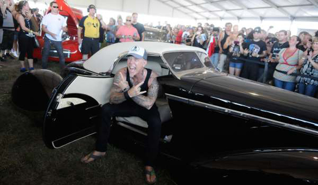 Nam ca sĩ James Hetfield sở hữu một dàn siêu xe cổ như 1937 Lincoln Zephyr “Voodoo Priest” Kustom, 1936 Custom Ford – Iron Fist…