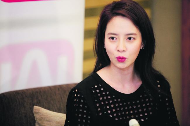 Những cử chỉ đáng yêu cộp mác Song Ji Hyo.