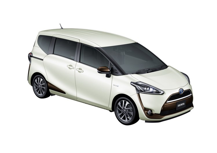 Toyota Sienta màu trắng.