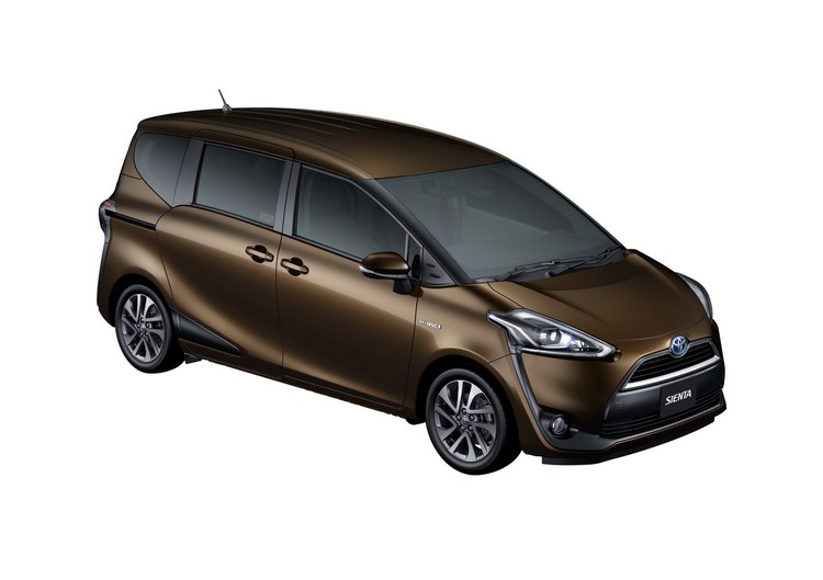 Toyota Sienta màu nâu. Xe có khả năng tiêu thụ nhiên liệu rất tiết kiệm chỉ ở ngưỡng 3.6 lít/100 km với động cơ lai và 4.8 lít/100 km với động cơ xăng.