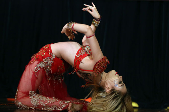 Thiếu nữ nóng bỏng trình diễn Bellydance - 13