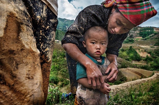 Nhân vật trong các bức ảnh của André toát lên vẻ đẹp hồn hậu, chất phác. Một em bé với ánh mắt hồn nhiên bên mẹ, một người nông dân đang cày ruộng, cụ già đang hút thuốc, một phiên chợ vùng cao, cảnh hoàng hôn buông xuống.