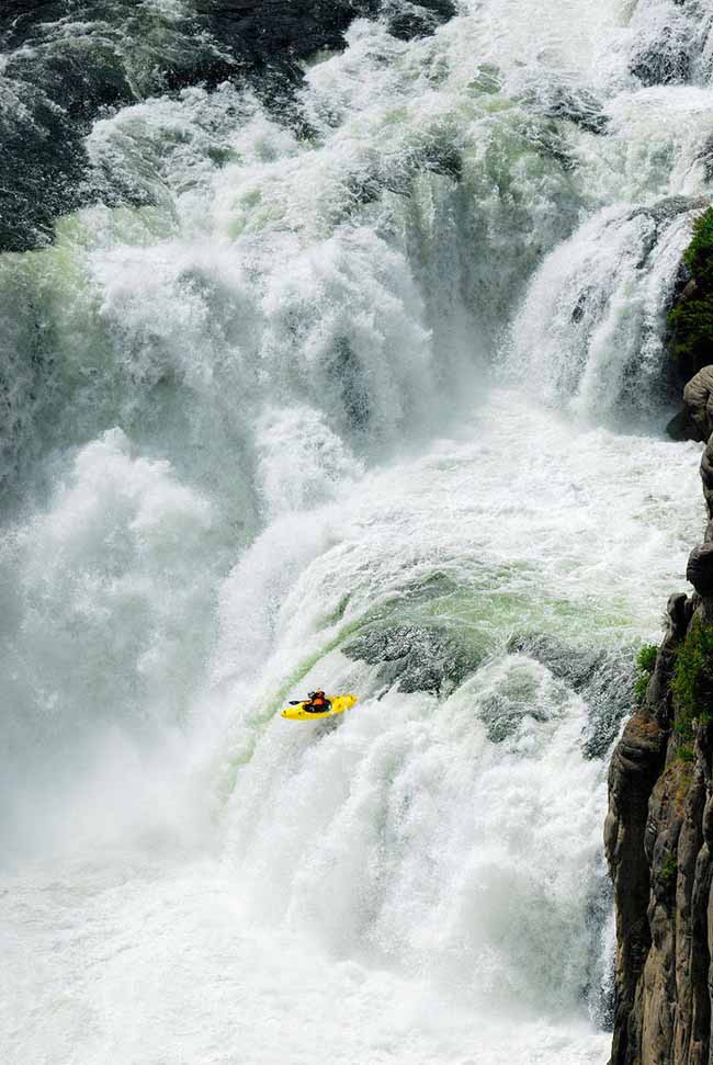 Chèo thuyền Kayak ở vùng thác trắng xóa, Chile