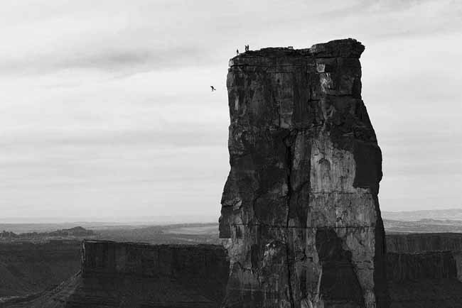 Base jumping là môn thể thao dành cho những người ưa mạo hiểm bất chấp cả tính mạng