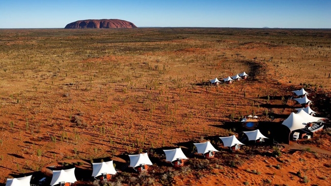 Khách sạn Longitude 131 nằm trên đá Ayers ở Yulara, Australia chỉ có 15 phòng và là chỗ nghỉ tuyệt vời cho du khách muốn tận hưởng cảm giác một mình dưới bầu trời sao.