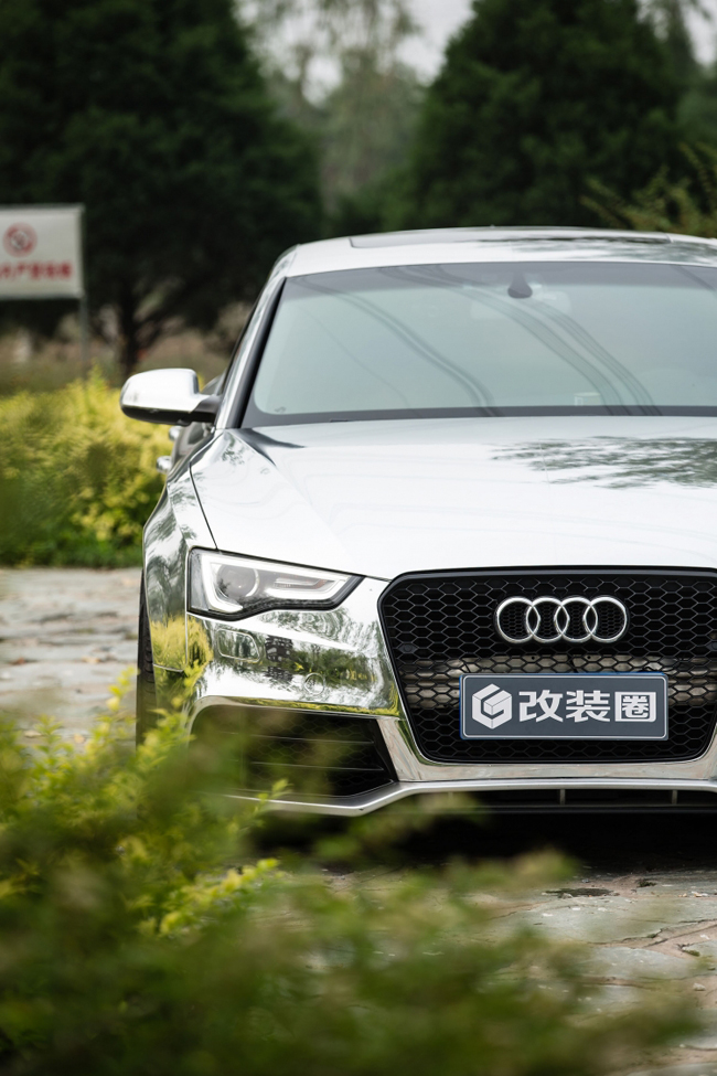 Ngắm vẻ đẹp căng tràn của thiếu nữ bên Audi A5 - 12