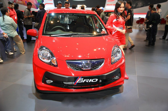 Tuy nhiên, Honda Brio 2015 có nhiều thay đổi so với mẫu xe rẻ hơn Honda Brio Satya.