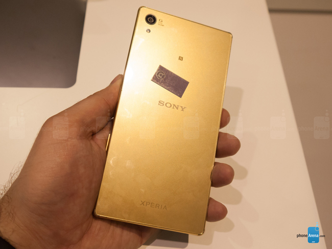 Riêng mẫu Xperia Z5 Premium dùng thỏi pin 3430 mAh và theo Sony là dùng được 2 ngày.