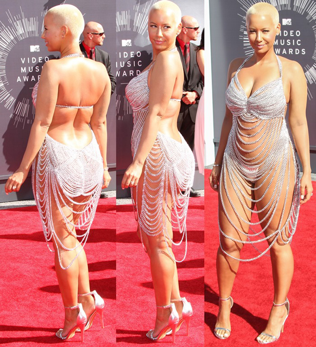 Cô ca sĩ không mấy tiếng tăm Amber Rose luôn biết cách biến mình thành tâm điểm tại thảm đỏ MTV VMAs bằng những bộ cánh không giống ai.
