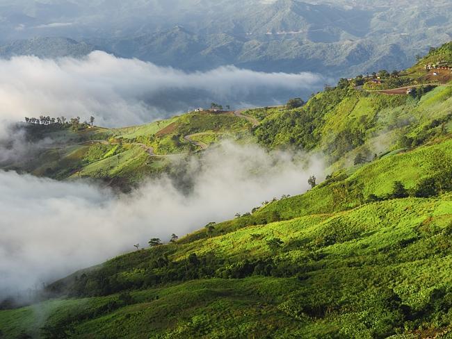 2. Phetchabun.

Tỉnh Phetchabun cũng là một trong những địa điểm du lịch hấp dẫn tại Thái Lan để bạn khám phá. Phetchabun sở hữu những thác nước, dãy núi, con sông tuyệt đẹp và hai vườn quốc gia rộng lớn là Khao Kho và Nam Nao với nhiều loài thú như voi rừng, báo lửa, hươu chuột, nhím, cu li lười, hổ, báo, gấu đen, gấu chó.