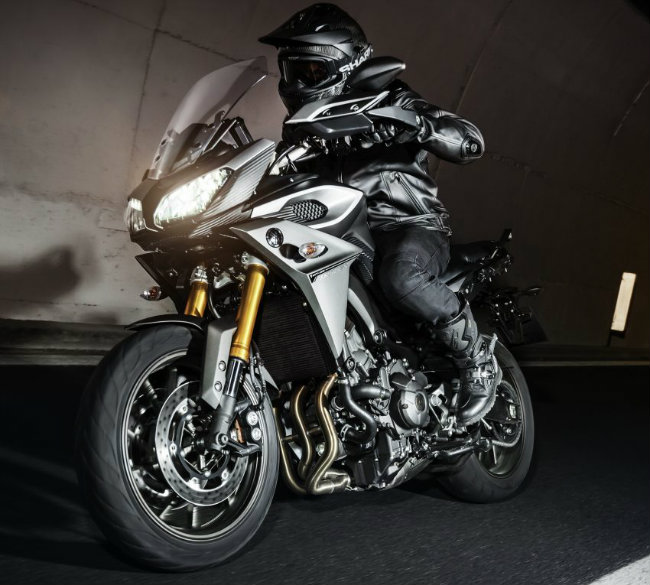 Yamaha MT-09 Tracer dự kiến sẽ là kỳ phùng địch thủ của MV Agusta Stradale, Triumph XRx, Ducati Hyperstrada và BMW Motorrad F800 GS.