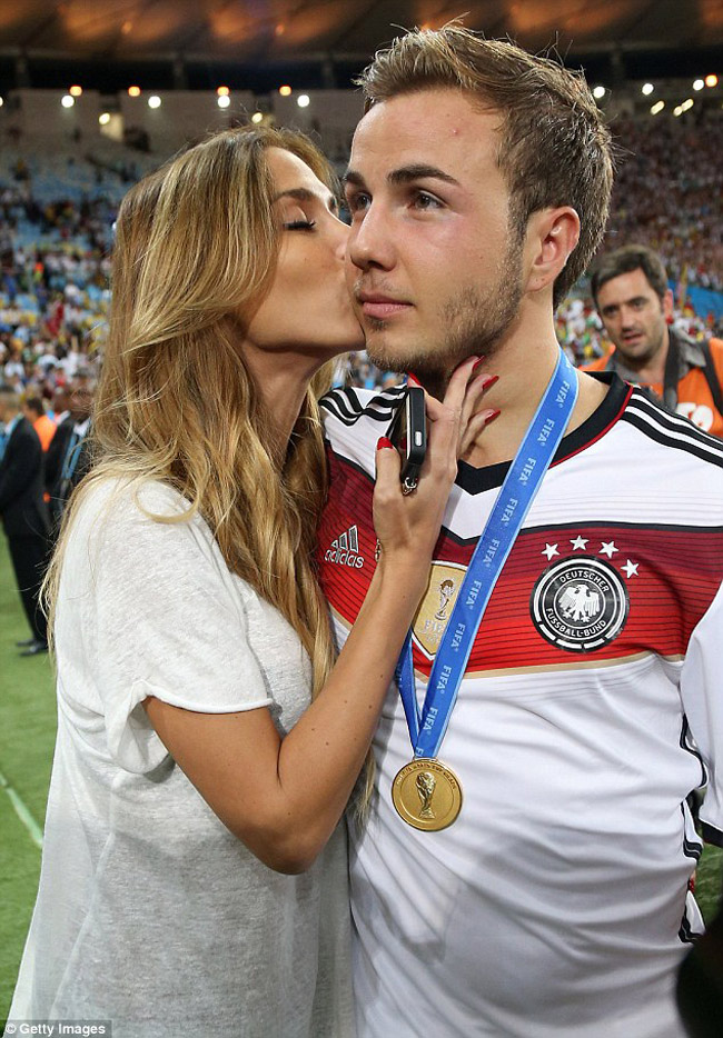 Nổi bật nhất trong dàn WAGs của tuyển Đức là cô bồ Ann Kathrin Brommel của Mario Goetze.