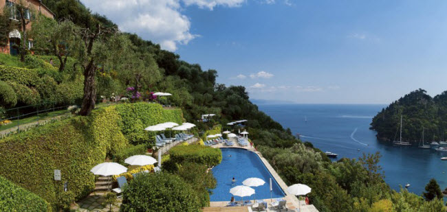 Nằm ngay sát biển Địa Trung Hải tại Portofino &#40;Italia&#41;, khu nghỉ dưỡng Splendido gây ấn tượng với không gian yên tĩnh và hướng nhìn ra biển vô cùng&nbsp;lãng mạn.