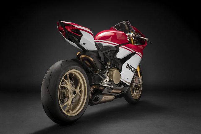 Hãng xe Ý vừa trình làng chiếc Ducati 1299 Panigale S Anniversario tại lễ hội World Ducati Week 2016.