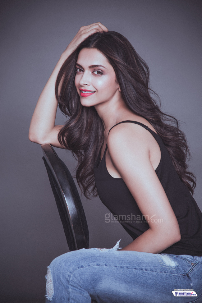 Deepika Padukone tập gym, yoga, chạy bộ, khiêu vũ và pilate đều đặn mỗi tuần.