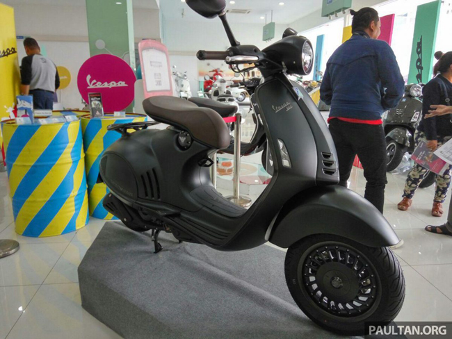 Sự kết hợp hoàn hảo giữa Vespa và thương hiệu Giorgio Armani.