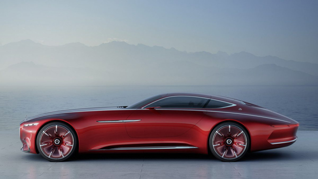 Chiều dài chiếc xe lên tới 6 mét. Đuôi xe có dòng chữ Vision Mercedes-Maybach 6, đèn hậu có thiết kế thanh mảnh dạng LED và bo hết phần đuôi xe