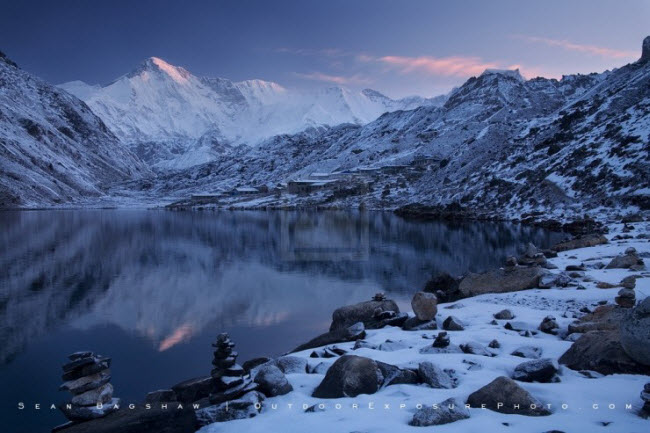 Hồ Gokyo Cho là nơi tổ chức các nghi lễ tôn giáo của cả những người theo đạo Hindu và đạo Phật. Tới tới đây vào tháng 8 hàng năm, du khách có thể tham gia lễ hội Janai Purnima rất độc đáo.