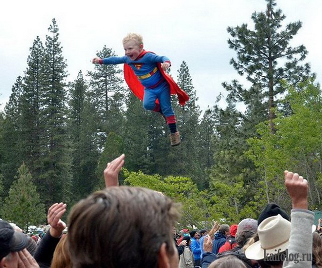 Yeah! &#34;Super man&#34; đến để diệt trừ gian ác đây.