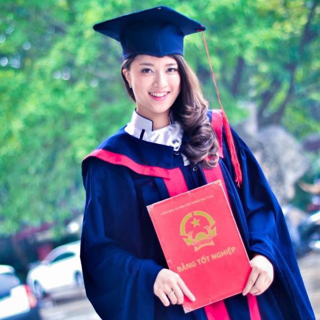 Suốt 5 năm đại học, nữ thủ khoa tham gia nhiều hoạt động tình nguyện trong nước cũng như quốc tế.&nbsp;