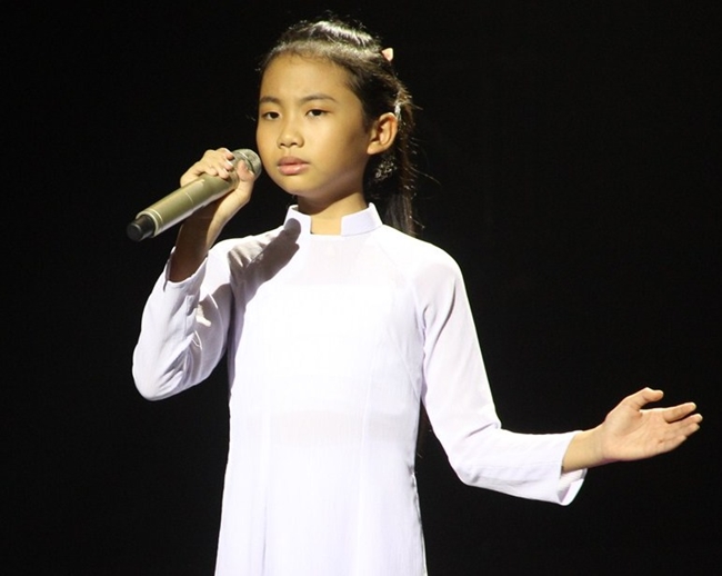 Gương mặt không phấn son, ngây thơ và mộc mạc khi mới tham gia chương trình The Voice Kids năm 2013 của Mỹ Chi.