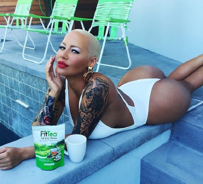 &#34;Mẫu nữ đầu trọc&#34;&nbsp;Amber Rose được xem là đối thủ đáng gờm nhất của cô Kim &#34;siêu vòng 3&#34;. Bà mẹ 1 con này là người tình cũ của chồng Kim - nam ca sĩ Kanye West. Giống như Kim, Amber Rose cũng là một ngôi sao mạng xã hội với số người theo dõi Instragram đã lên tới hơn 12 triệu người.&nbsp;